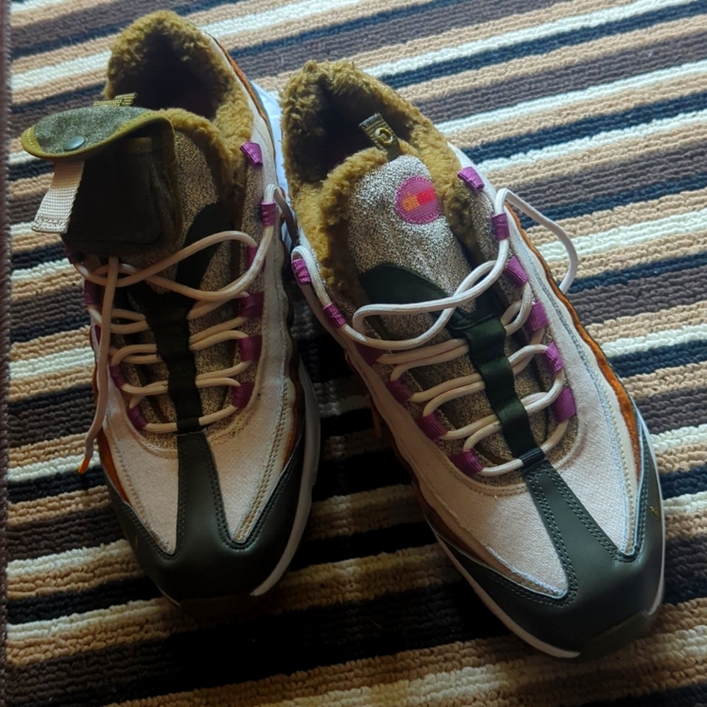 Nike Air Max men's 10.5 sneakers, brand new